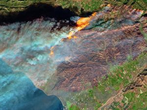 NASA Umbar Foto Kebakaran California dari Luar Angkasa