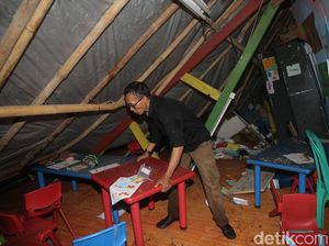 Hujan Lebat dan Angin, Sekolah di Kuningan Ini Ketimpa Pohon