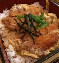 Enaknya Makan Nasi Hangat dengan Paduan Chicken Katsu Gurih di Sini