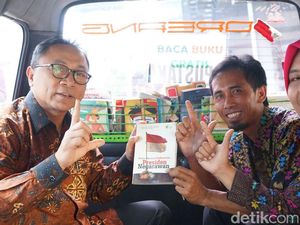 Cerita Ketua MPR Temui Sopir yang Ubah Angkotnya Jadi Perpustakaan