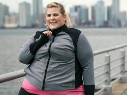 Cuek Dihujat, Wanita Bertubuh Gemuk Ini Sukses Jadi Model