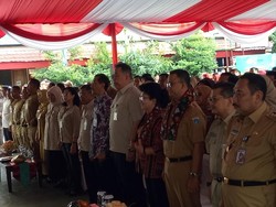 Anies dan Menkes Sosialisasi Vaksin Difteri di SMA 33 Jakarta