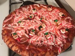 Hmmm.. Pizza dengan Topping Lelehan Permen Ini Bikin Netizen Kecewa