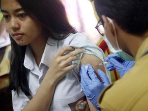 Foto: Cus! Para Remaja di DKI Juga Disuntik Imunisasi Difteri