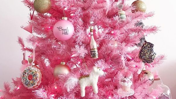 Foto: Inspirasi Pohon Natal Pink Kekinian yang Lagi Tren