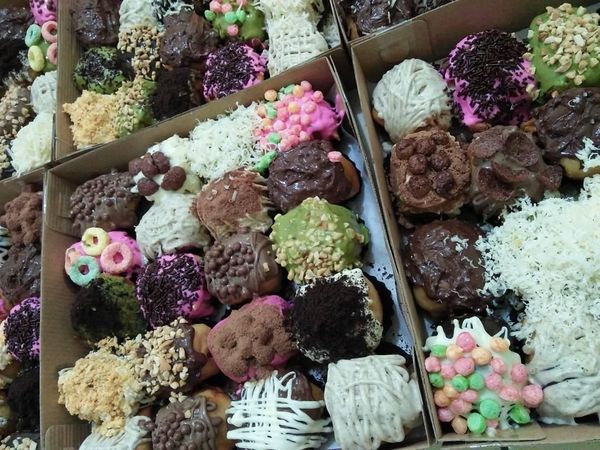 Warna-warni Pisang Nugget Kekinian dengan Aneka Topping Enak!