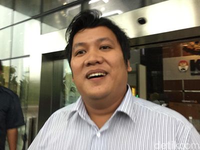 Senyum Hilman Mattauch yang Sopiri Novanto Usai Diperiksa KPK