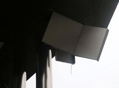 Penampakan Plafon Lobi KPK yang Jebol Akibat Hujan Deras