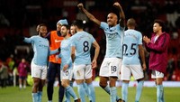 Di akhir pertandingan, City pun tersenyum lebar. Kevin de Bruyne cs bersuka cita di atas lapangan karena kini jarak mereka dengan MU bertambah menjadi 11 poin.  (Foto: Darren Staples/Reuters)