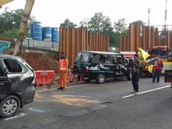 Begini Kondisi Mobil Usai Kecelakaan di Tol Cawang