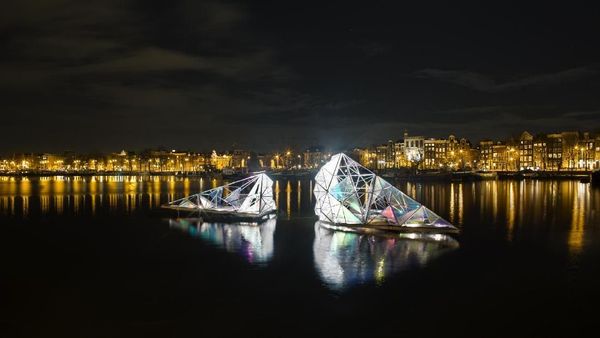 Foto: Saat Kota Amsterdam Penuh Cahaya, Keren!