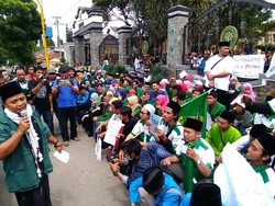 Sidang Santri Tertuduh Penadah HP Curian Kembali Didatangi Massa