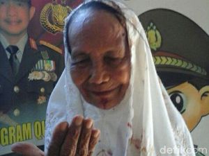 Tersesat Mencari Anaknya, Nenek Onah Diamankan di Polsek Pondok Aren