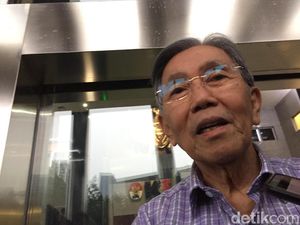 Hasto: Pemikiran Politik Ekonomi Kwik Kian Gie Beda dengan Sandiaga