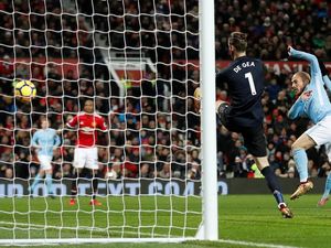 Mourinho: City Bikin Dua Gol Buruk