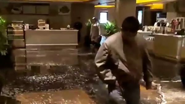 Penampakan Bioskop Hollywood XXI yang Tergenang