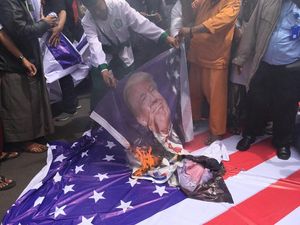 Massa Aksi Bela Palestina akan Berikan Petisi ke Kedubes AS Massa Aksi Bela Palestina akan Berikan Petisi ke Kedubes AS