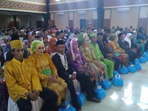 Gembiranya 300 Pasangan Ini Setelah Mendapat Surat Nikah