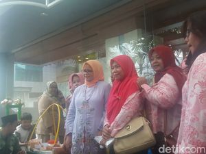 Keliling Jakcraft, Istri Anies Belanja Produk Lokal Keliling Jakcraft, Istri Anies Belanja Produk Lokal