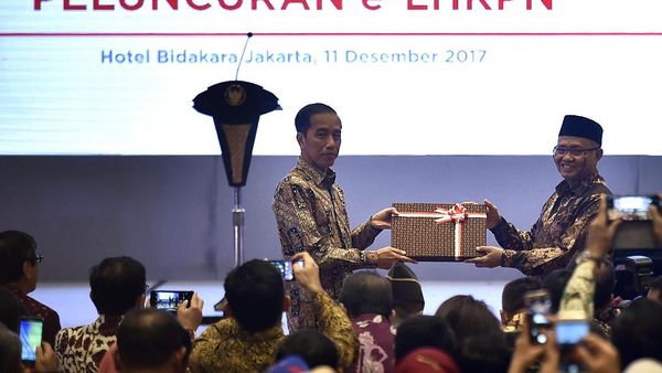 Momen Jokowi Terima User Name e-LHKPN dari KPK