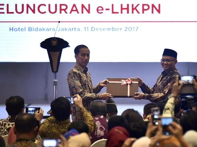 Momen Jokowi Terima User Name e-LHKPN dari KPK