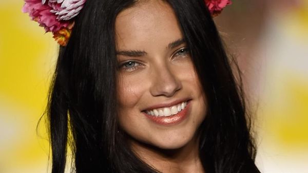 Transformasi Adriana Lima dari Model Seksi hingga Tolak Tampil Buka-bukaan