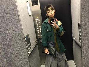 Foto: Ini Yoshi, Remaja 13 Tahun yang Dijuluki Raja Selfie di Lift