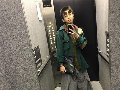 Foto: Ini Yoshi, Remaja 13 Tahun yang Dijuluki Raja Selfie di Lift