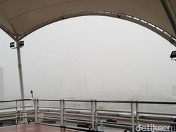 Hujan Deras Guyur Jakarta Selatan, Gedung-gedung Tak Kelihatan