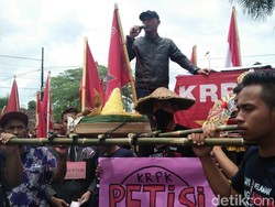 Ada Tumpeng di Hari Anti Korupsi Blitar