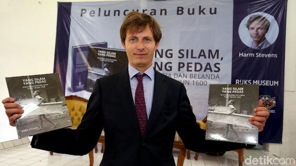 Buku Benda Bersejarah Indonesia dan Belanda