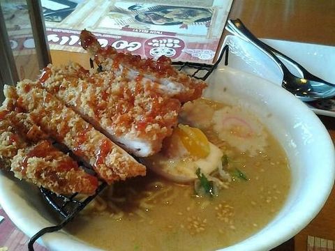 Enaknya Makan Nasi Hangat dengan Paduan Chicken Katsu Gurih di Sini