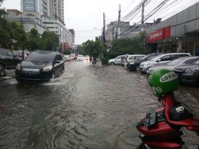 Disedot Petugas, Banjir di Jalan Kemang Raya Surut