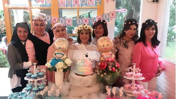 Andi Soraya Gelar Baby Shower, Wulan Guritno Tampil Seksi di Phuket