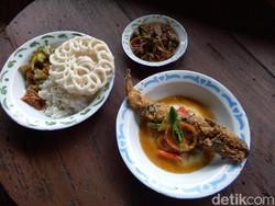 Kampung Jawa: Menikmati Mangut Lele hingga Mendoan dengan Suasana Ndeso