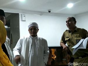 Anies Tunda Agenda Makan Siang, Sejumlah Ormas Marah Anies Tunda Agenda Makan Siang, Sejumlah Ormas Marah