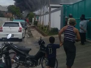 Pabrik Lilin Terbakar di Penjaringan, Petugas Masih Padamkan Api