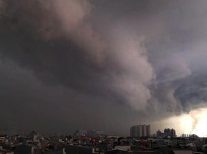 Peringatan Dini BMKG: Waspada Palopo Hujan-Angin Kencang hingga 20.30 Wita