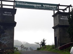 Kehangatan Warga Desa Tertingi Pulau Jawa yang Bikin Meleleh