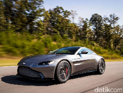 Produsen Mobil James Bond Cetak Rekor Penjualan Tertinggi