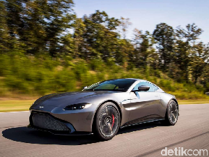 Produsen Mobil James Bond Cetak Rekor Penjualan Tertinggi Produsen Mobil James Bond Cetak Rekor Penjualan Tertinggi