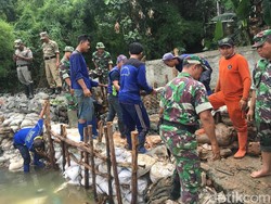 Tanggul Jebol Kali Pulo yang Bikin Jati Padang Banjir Diperbaiki