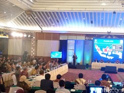 Di Depan Ekonom, Jokowi Blak-blakan Soal Trans Papua