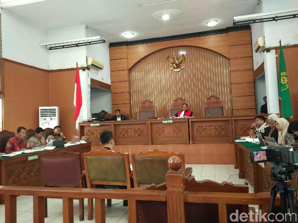 Beda Pendapat Ahli soal Kapan Gugurnya Praperadilan Setya Novanto