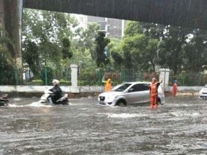 Hujan Deras, Menteng dan Cawang Tergenang Air