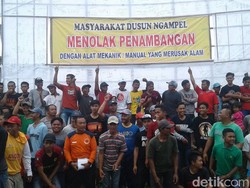 Warga Magelang Tolak Penambangan di Lereng Merapi dengan Alat Berat
