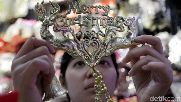 Pernak-pernik Natal Mulai Ramai Dicari