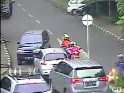 Mobil Lawan Arus Dikepung dan Disuruh Mundur ke Jalan yang Benar