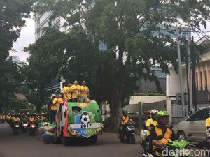 Rayakan Juara Liga 1, Bhayangkara FC Diarak di Jakarta