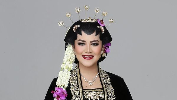 Foto: Kahiyang Ayu Manglingi Banget Saat Jadi Model Pengantin Solo